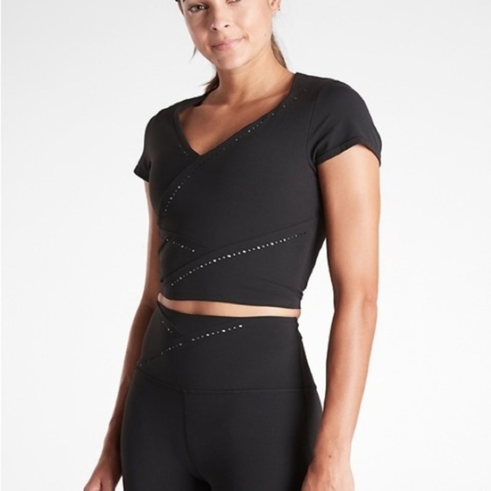 Athleta It’s a wrap tee top Performance Active Workout Yoga Crop XS